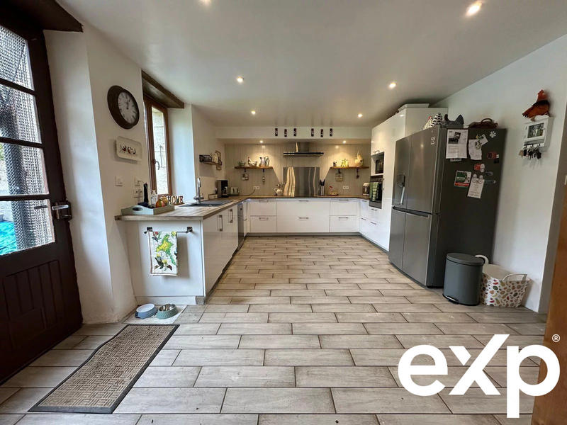 Maison - 239 m² - 8 pièces