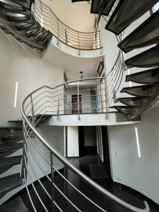 Demeure - 566 m² - 10 pièces