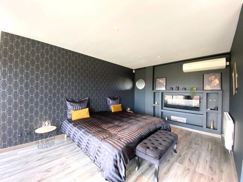 Maison - 225 m² - 8 pièces