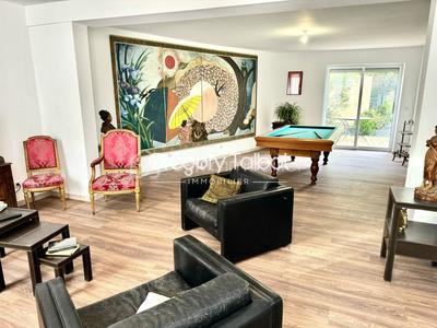 Maison - 301 m² - 11 pièces