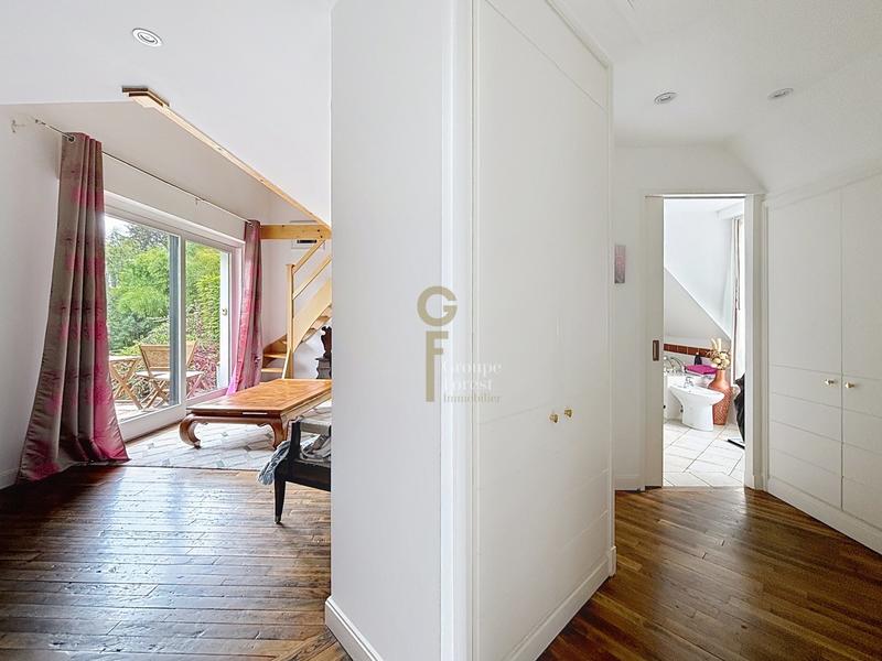 Maison - 300 m² - 10 pièces