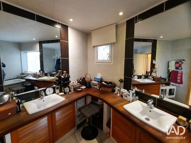 Maison - 235 m² - 4 pièces