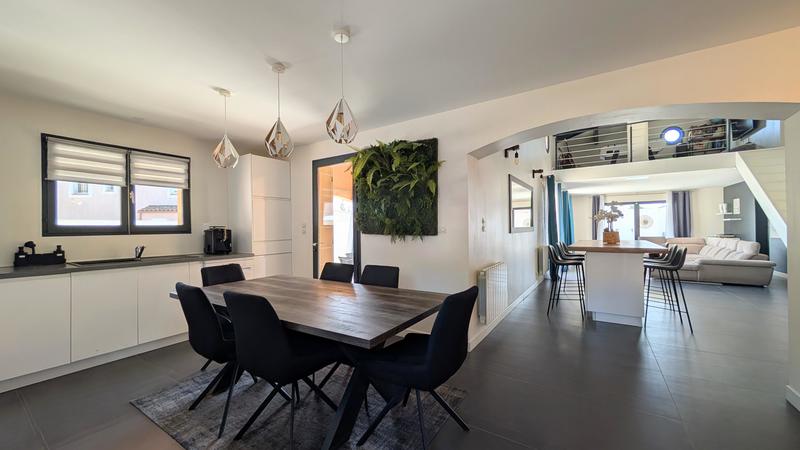 Maison - 195 m² - 6 pièces