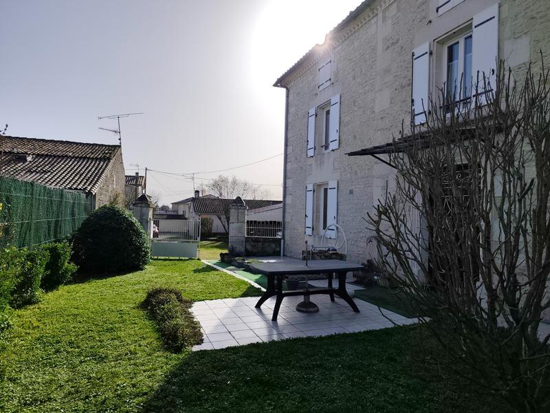 Maison en pierre - 238 m² - 8 pièces