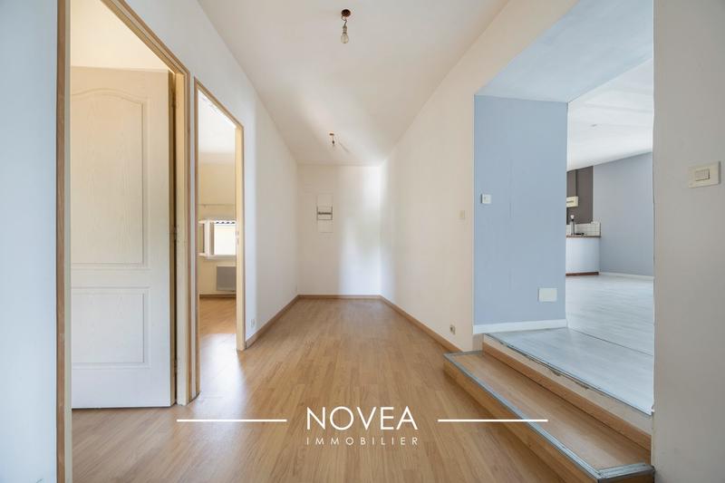 Maison traditionnelle - 259 m² - 8 pièces