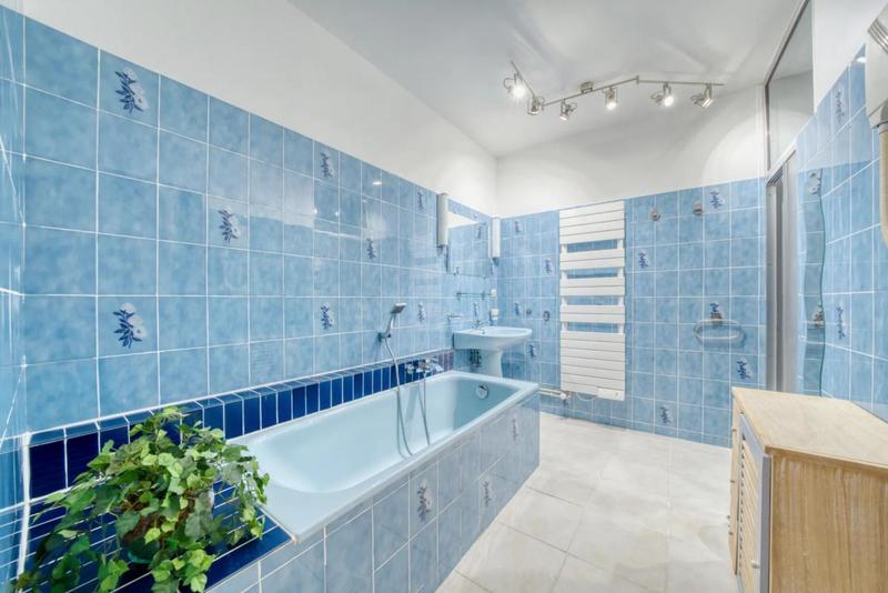 Demeure - 307 m² - 5 pièces