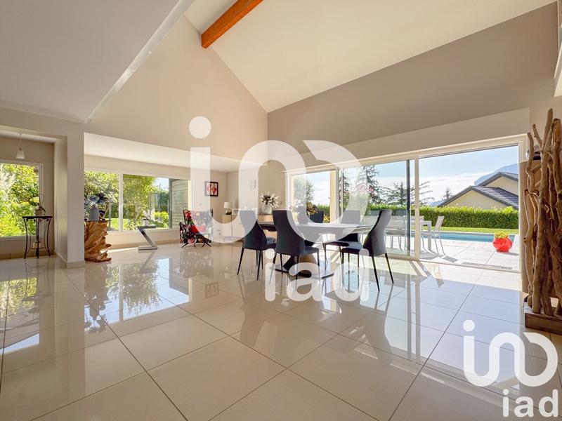 Maison - 242 m² - 6 pièces