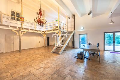 Maison - 241 m² - 8 pièces