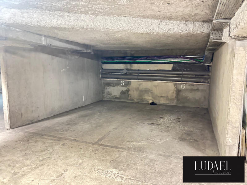 Parking / Garage - 12 m²