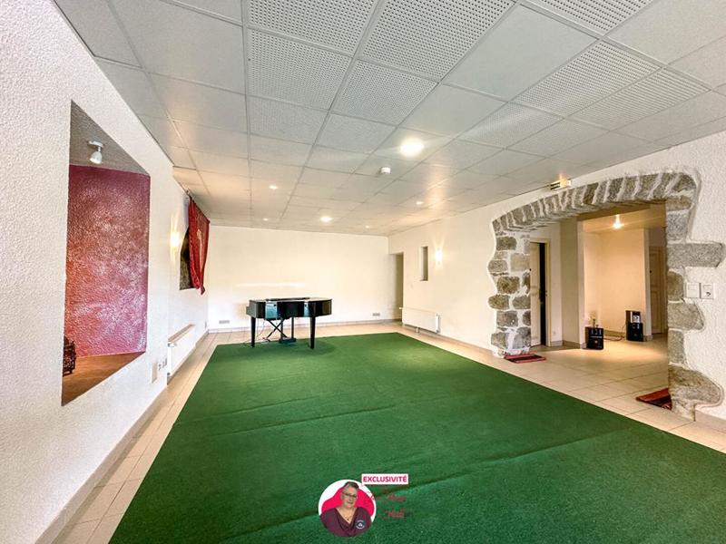 Maison - 868 m² - 23 pièces