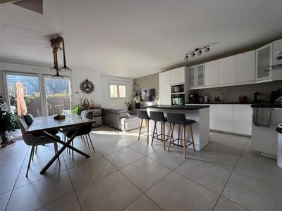 Maison - 92 m² - 4 pièces