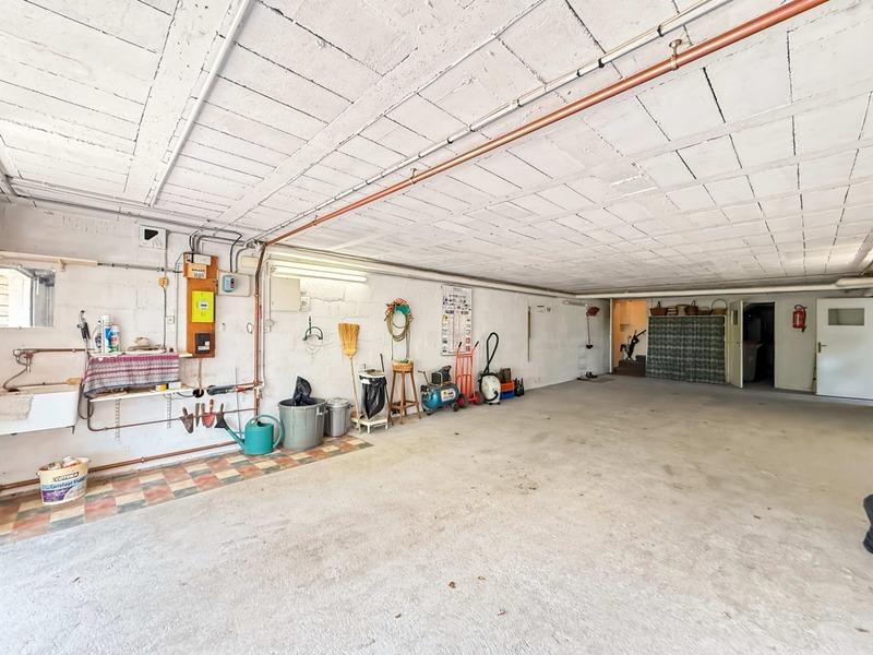 Maison - 317 m² - 10 pièces