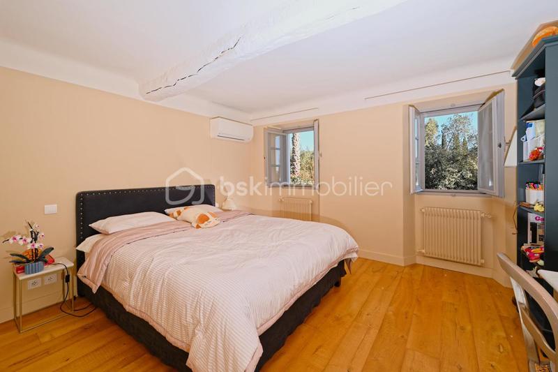 Demeure - 354 m² - 9 pièces