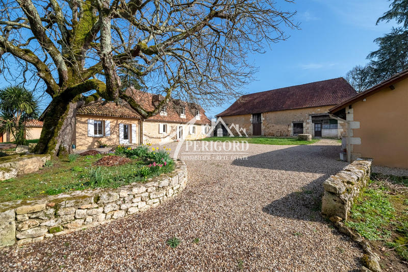 Maison - 210 m² - 10 pièces