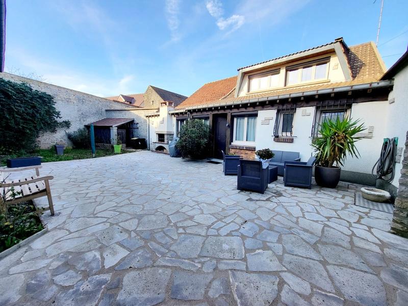 Maison - 186 m² - 8 pièces