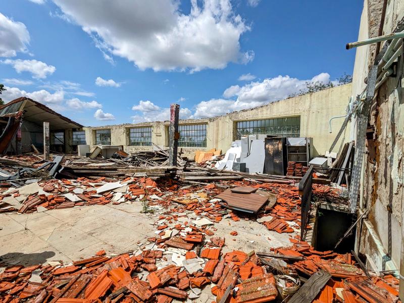 Maison - 1 200 m² - 1 pièce