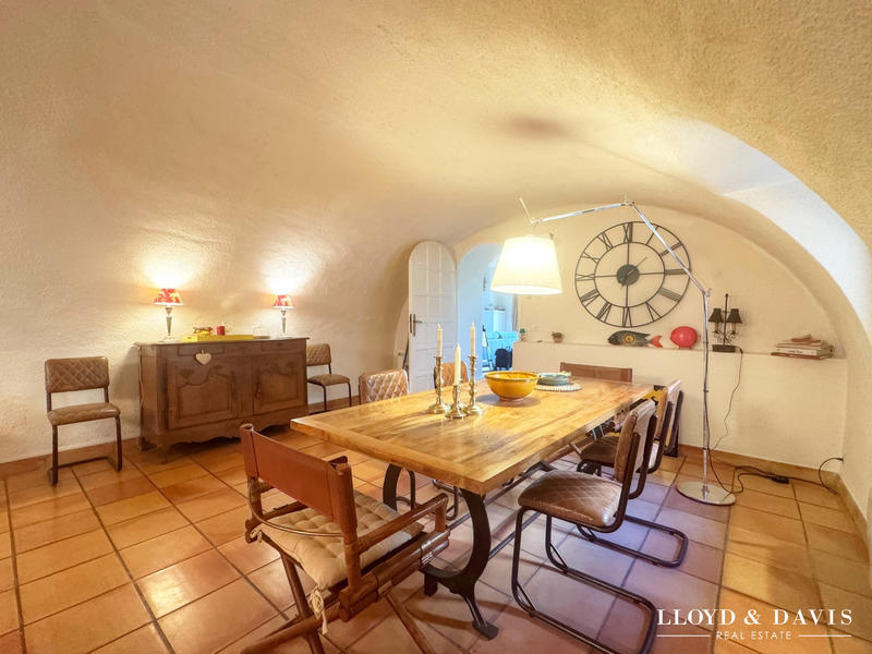 Mas - 204 m² - 9 pièces