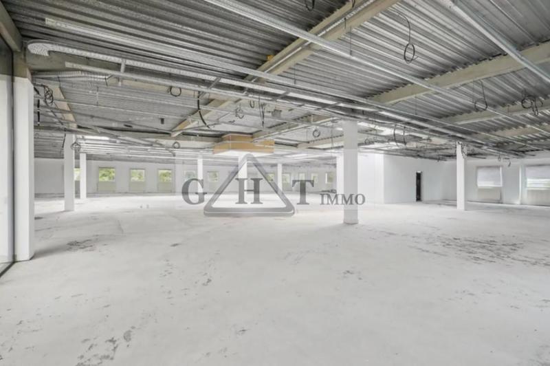Entrepôt - 851 m²