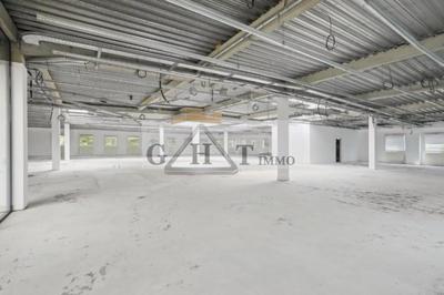 Entrepôt - 851 m²
