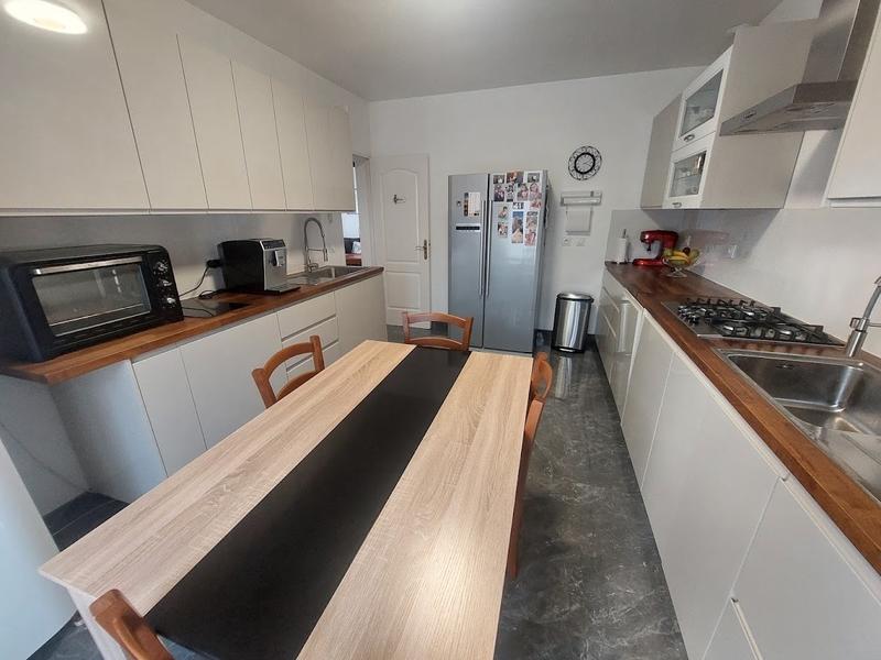 Maison - 196 m² - 9 pièces