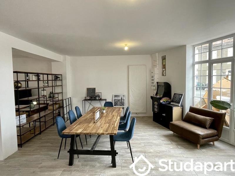 Chambre - 121 m² - 1 pièce