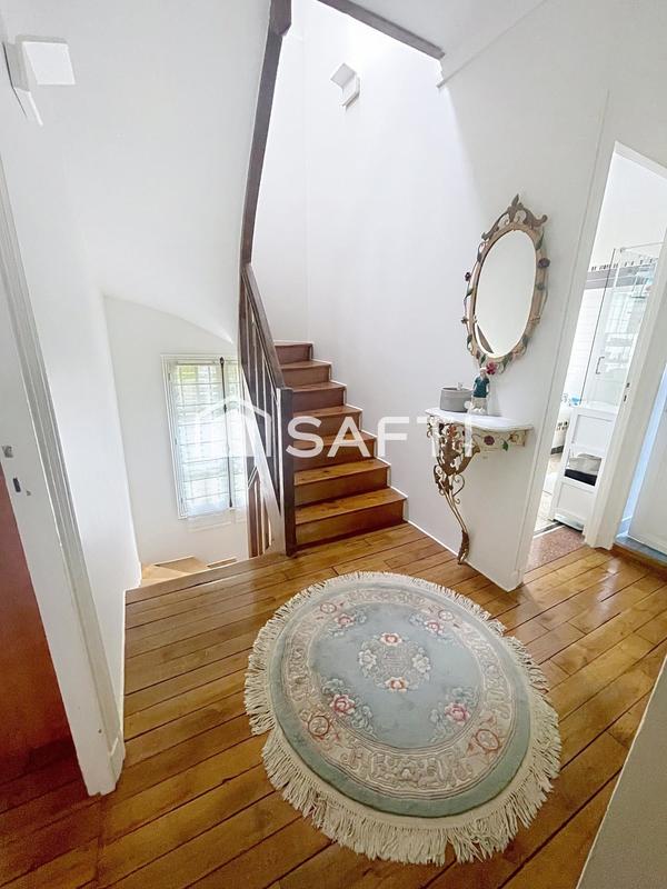 Maison - 220 m² - 6 pièces