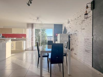 Maison - 104 m² - 5 pièces