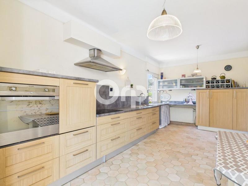 Villa - 253 m² - 6 pièces