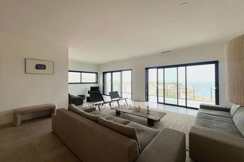 Propriété - 210 m² - 4 pièces