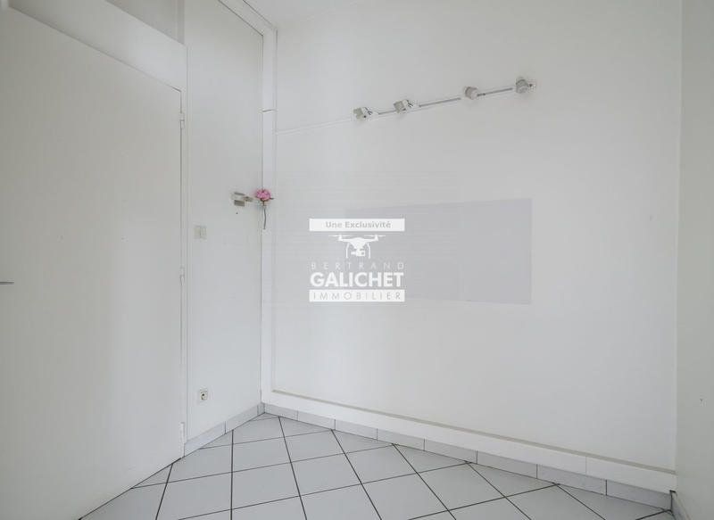 Local d'activités - 165 m²