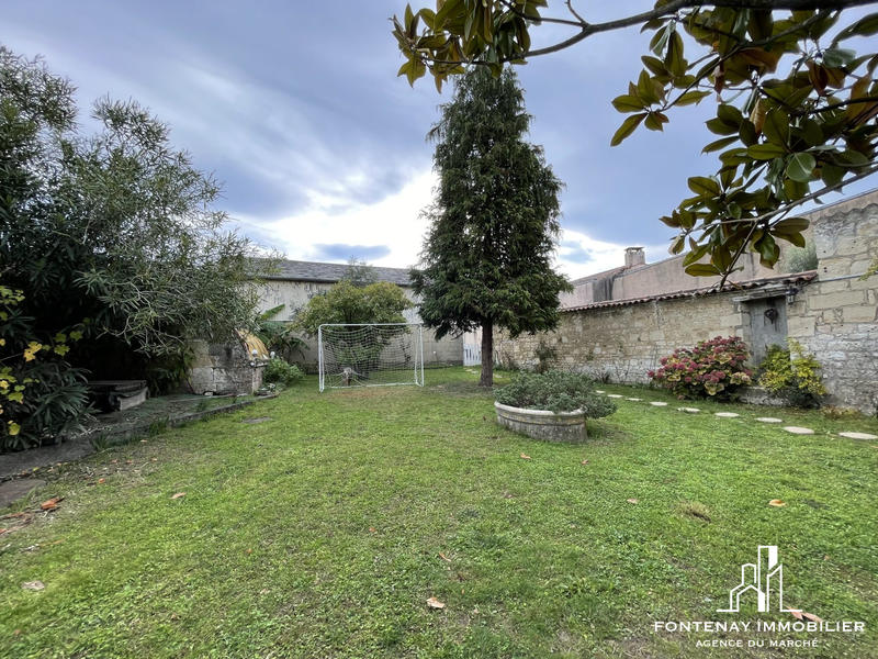 Maison - 299 m² - 9 pièces