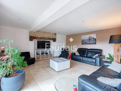 Maison - 182 m² - 9 pièces