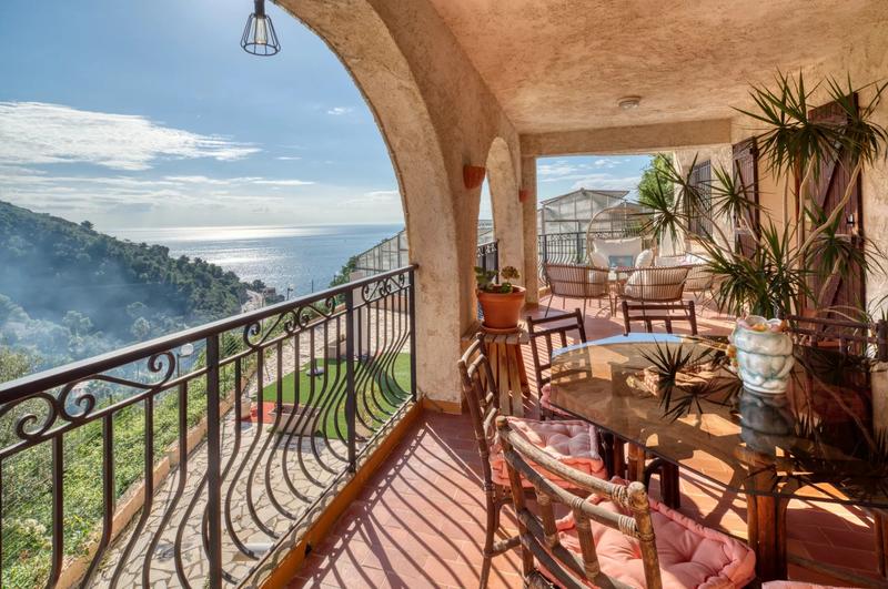 Villa - 424 m² - 12 pièces