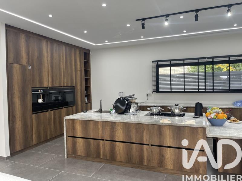 Maison - 255 m² - 6 pièces