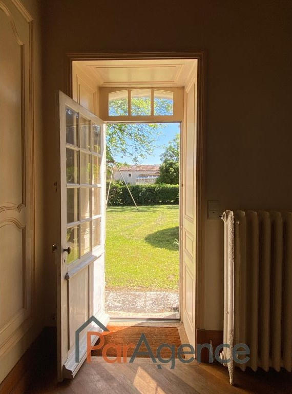 Propriété - 654 m² - 14 pièces