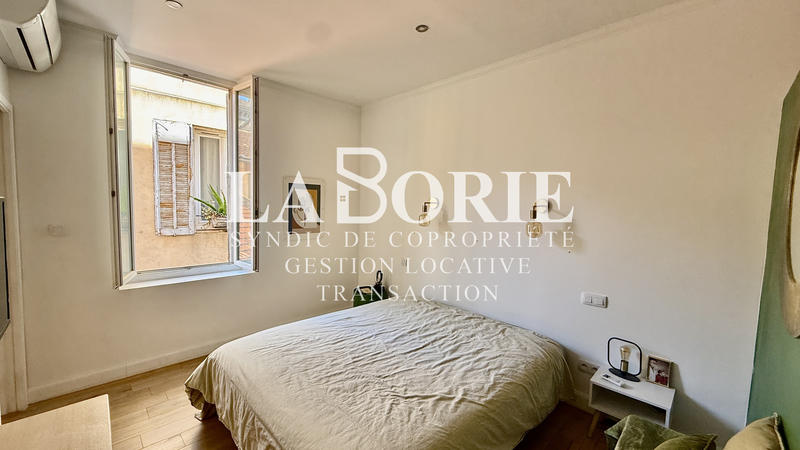 Appartement - 98 m² - 2 pièces