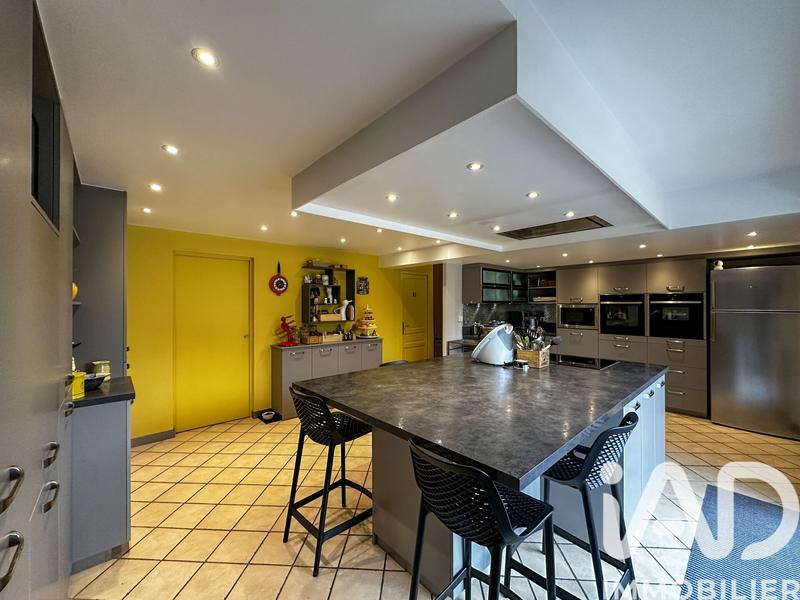 Maison - 370 m² - 10 pièces