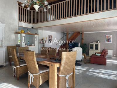 Maison - 213 m² - 6 pièces