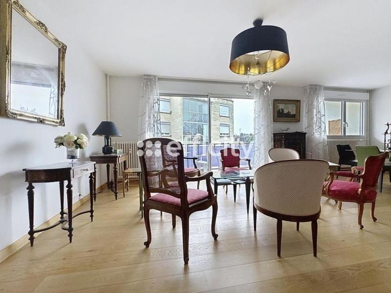 Appartement - 120 m² - 5 pièces