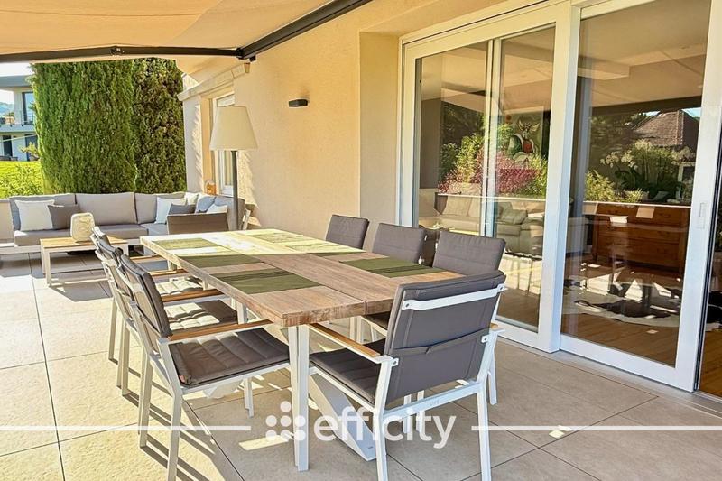 Maison - 383 m² - 12 pièces