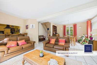 Maison - 142 m² - 7 pièces