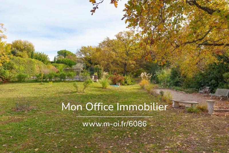 Maison - 230 m² - 8 pièces