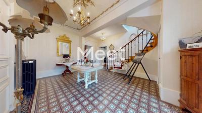 Propriété - 425 m² - 9 pièces