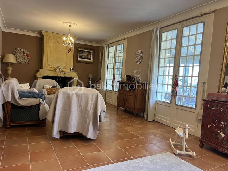 Demeure - 205 m² - 6 pièces