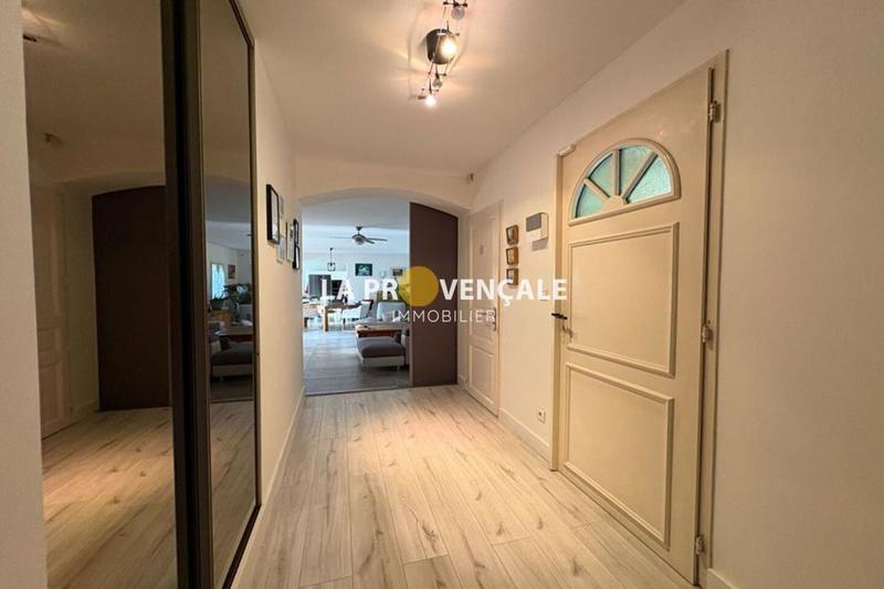 Maison traditionnelle - 171 m² - 6 pièces