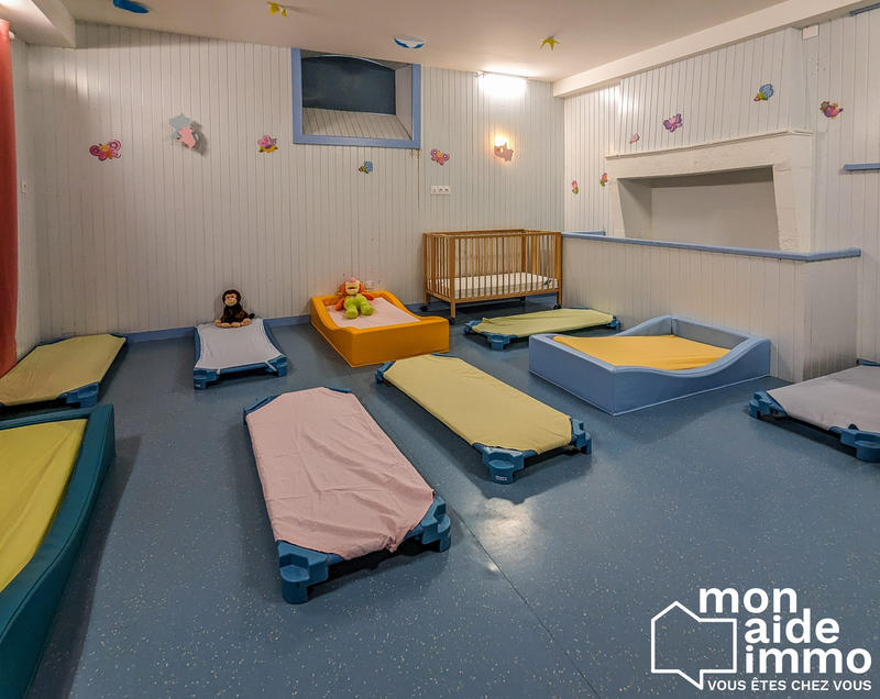 Local d'activités - 280 m² - 15 pièces