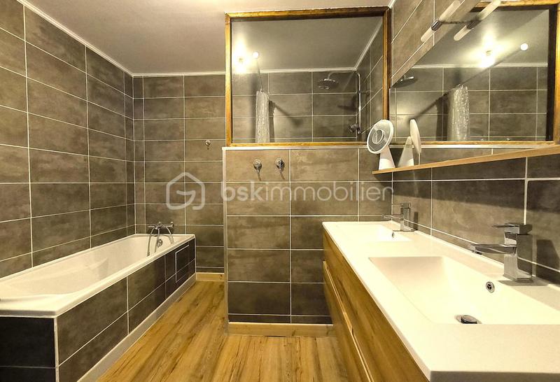 Demeure - 270 m² - 8 pièces