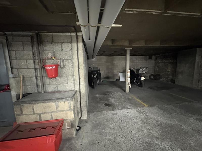 Parking / Garage - 12 m²