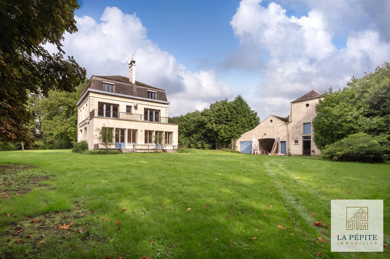 Maison - 315 m² - 10 pièces