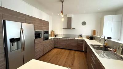 Duplex - 211 m² - 6 pièces